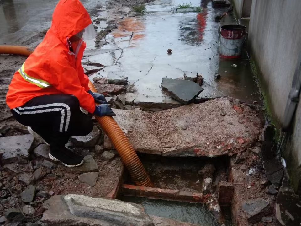 荆州专业清理污水池 炜誉市政以规范流程守护城市 “肠道”