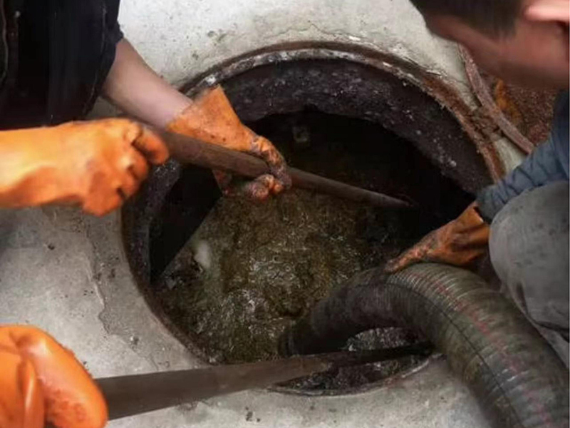 荆州清理化粪池时如何避免沼气的危害?